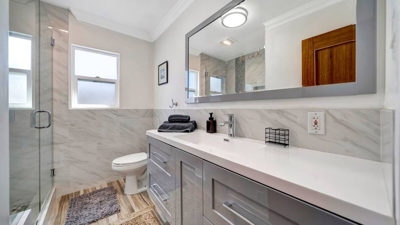 Photo of Bathroom in Tarzana