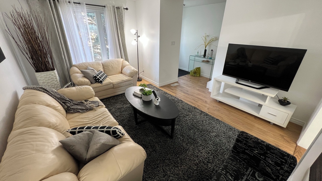 Photo of Livingroom in Hespeler