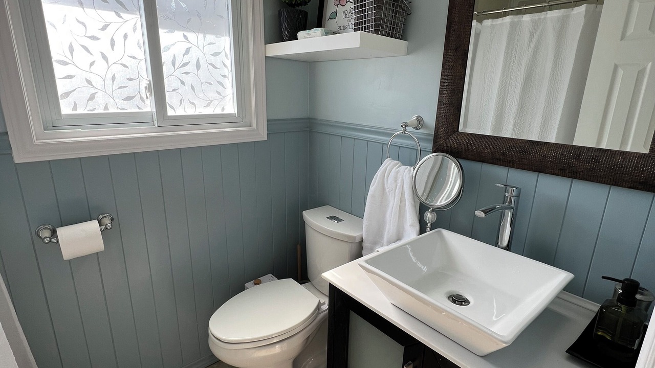 Photo of Bathroom in Hespeler