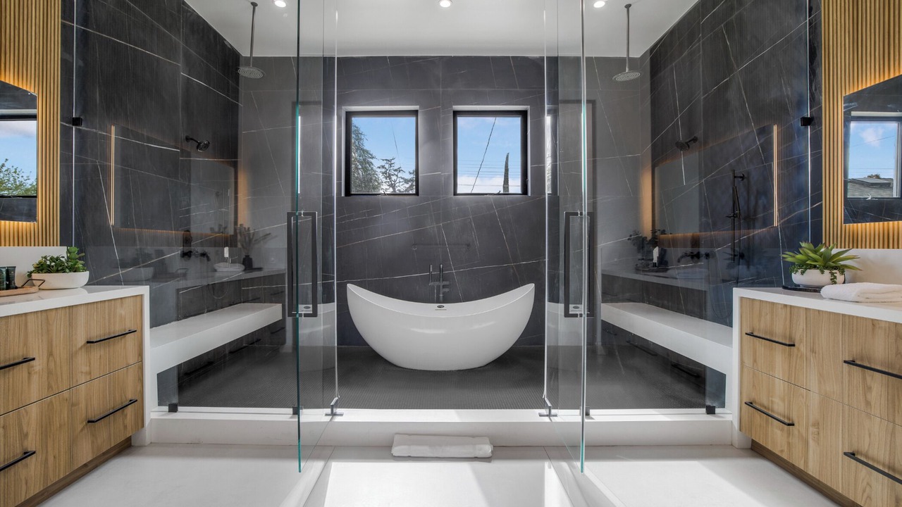 Photo of Bathroom in Woodland Hills