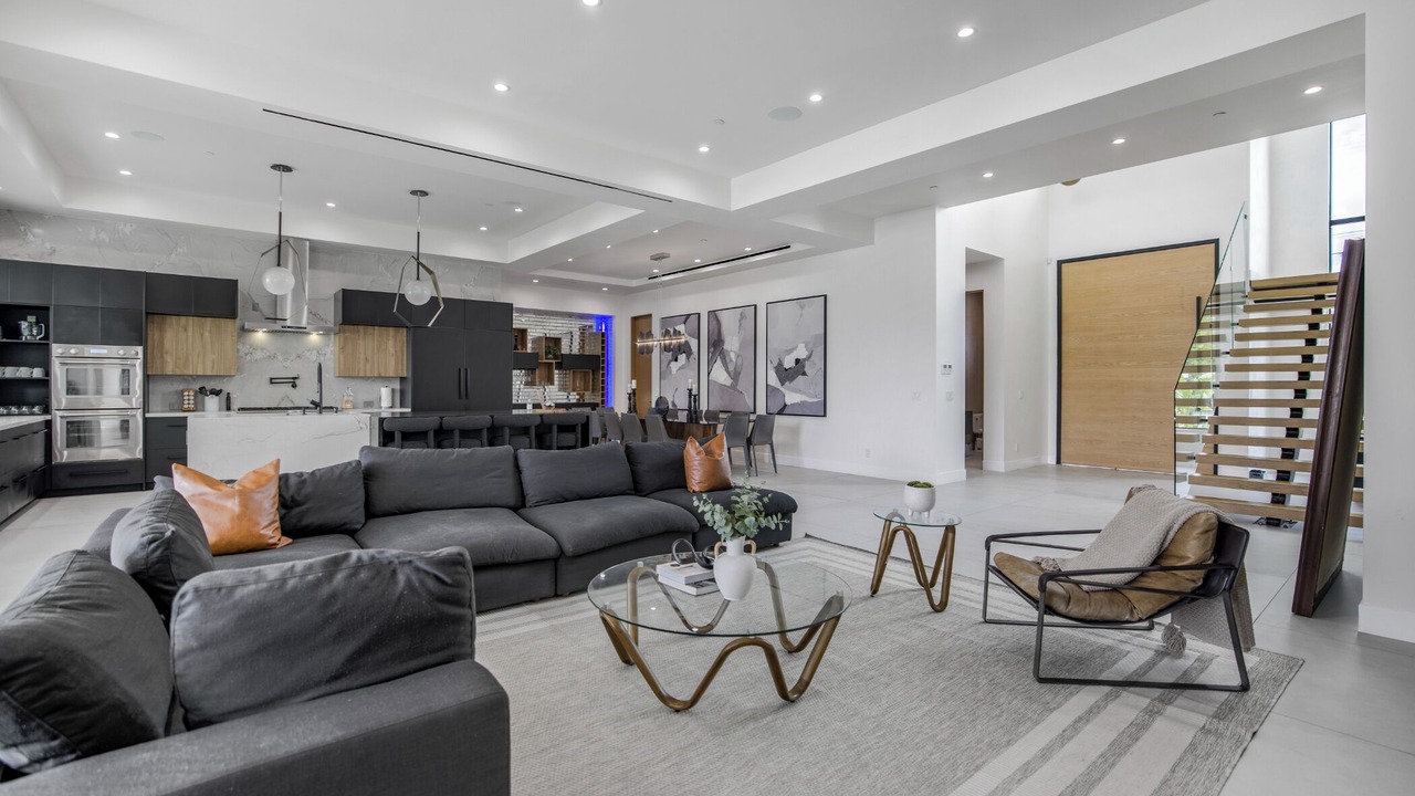 Photo of Livingroom in Woodland Hills