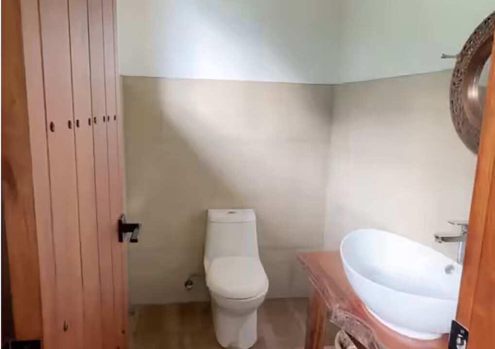 Photo of Bathroom in Calacali