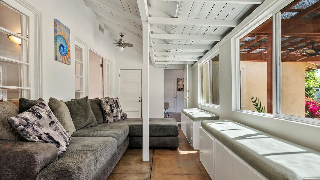 Photo of Livingroom in Valley Village