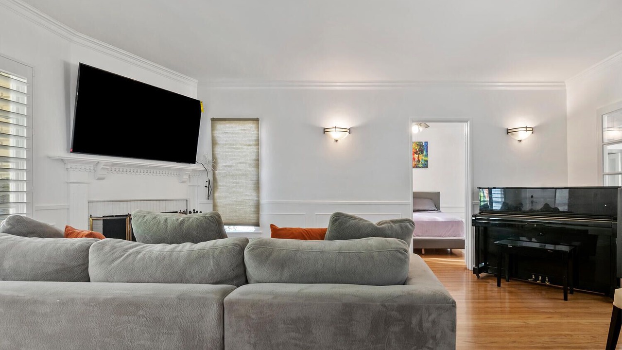 Photo of Livingroom in Valley Village