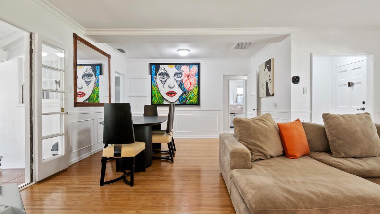 Photo of Livingroom in Valley Village