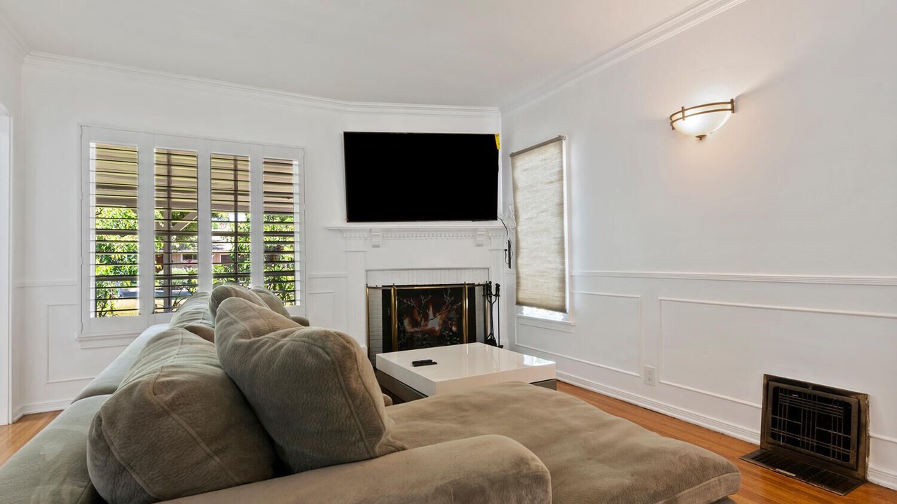 Photo of Livingroom in Valley Village