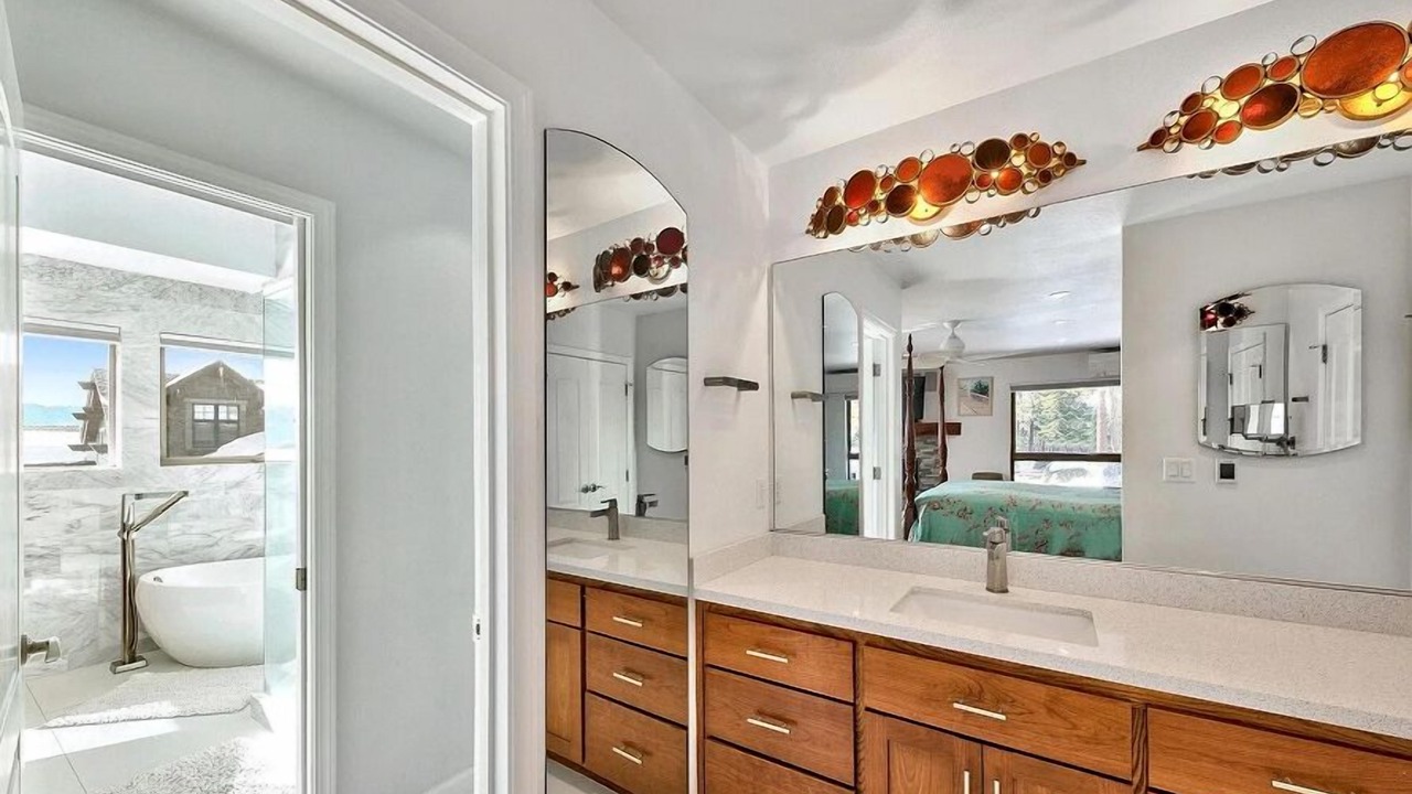 Photo of Bathroom in Round Hill Village
