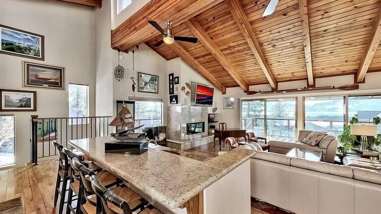 Photo of Livingroom in Round Hill Village