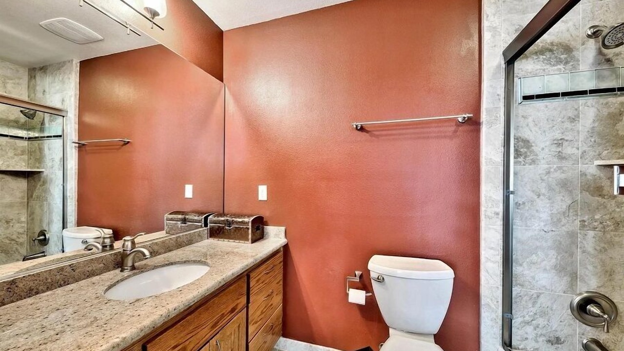 Photo of Bathroom in Round Hill Village