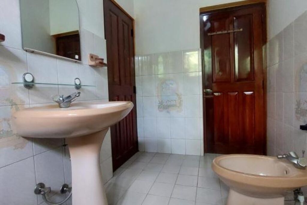 Photo of Bathroom in Kandy