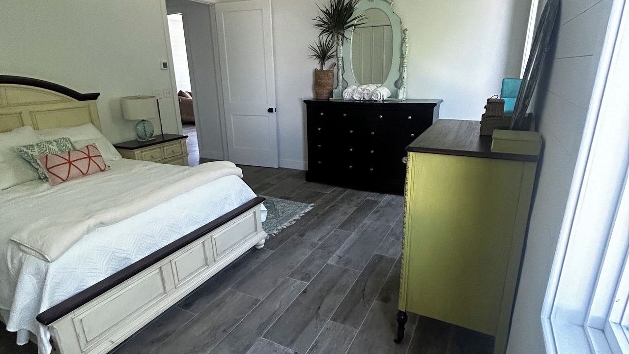 Photo of Bedroom in Green Turtle Cay