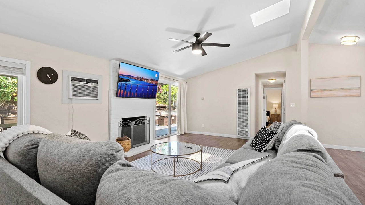 Photo of Livingroom in Serra Mesa