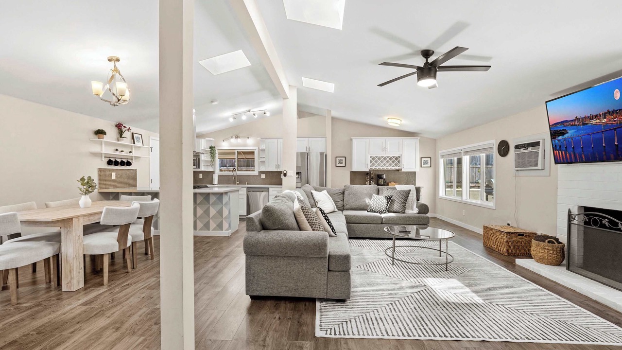 Photo of Livingroom in Serra Mesa