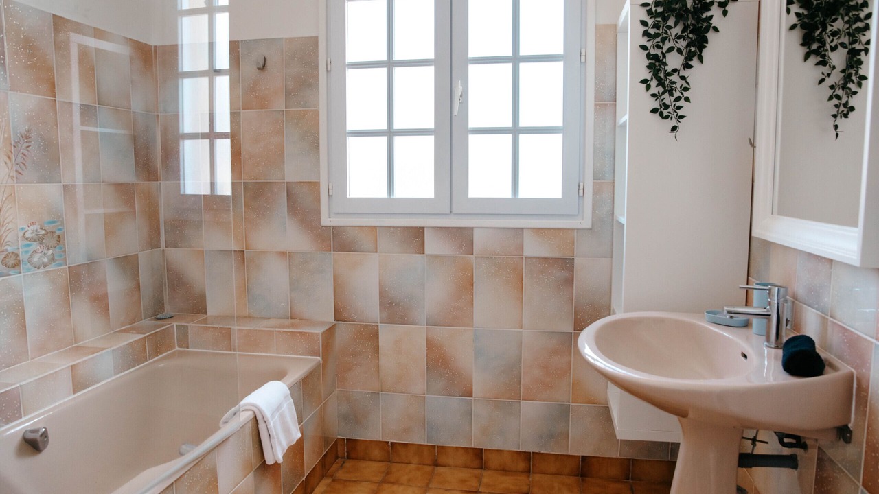 Photo of Bathroom in Plouneour-Brignogan-Plages