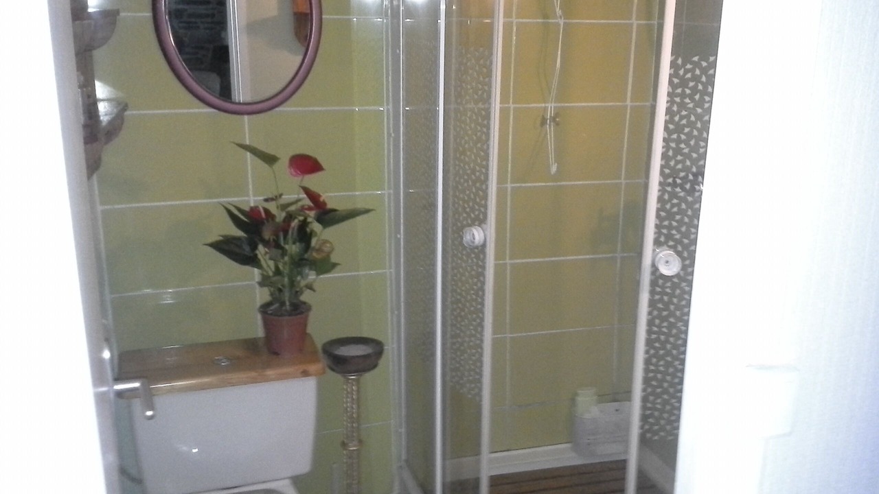 Photo of Bathroom in Glomel