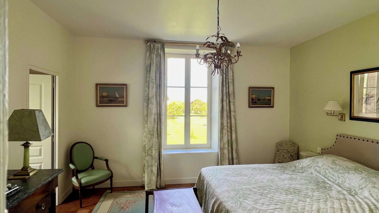 Photo of Bedroom in Dampierre-en-Burly