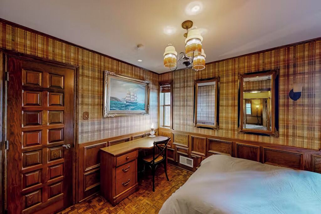 Photo of Bedroom in Tool