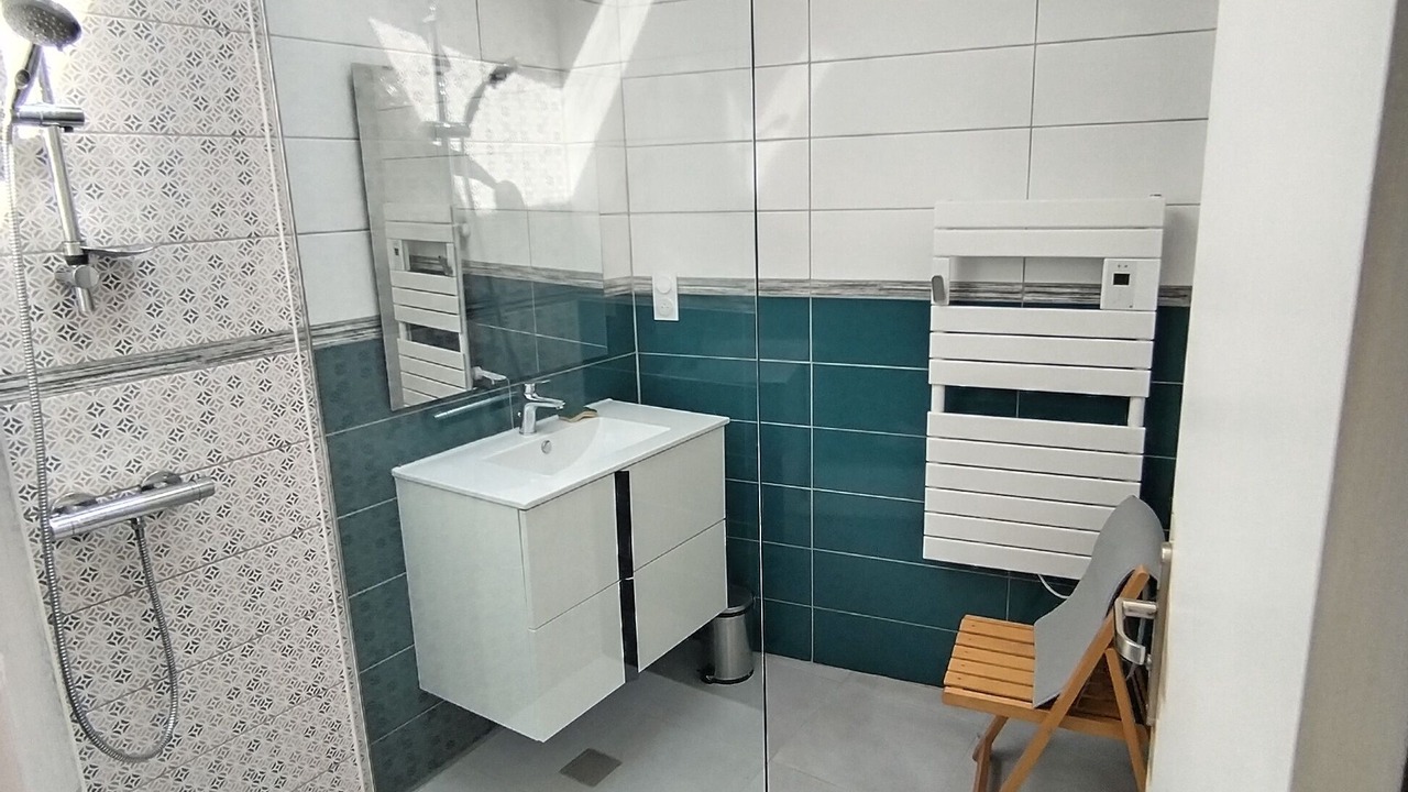 Photo of Bathroom in Saint-Derrien