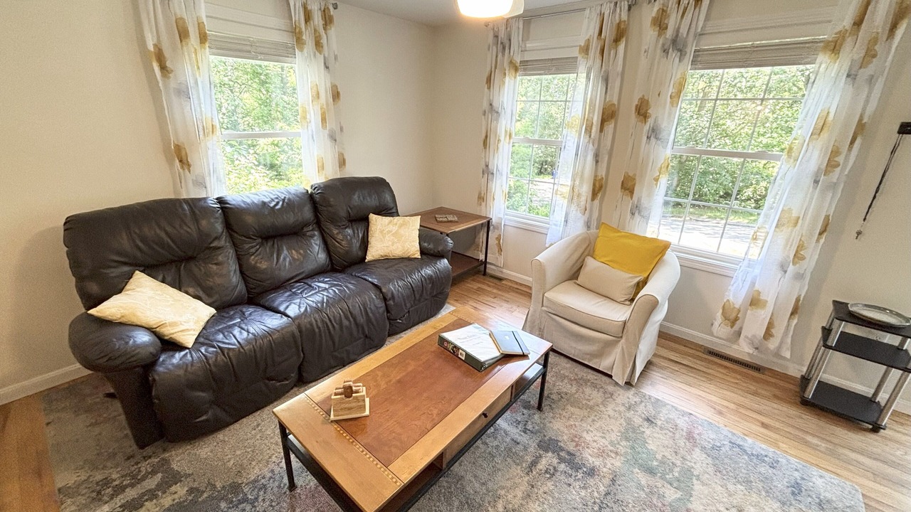 Photo of Livingroom in Wakefield-Peacedale