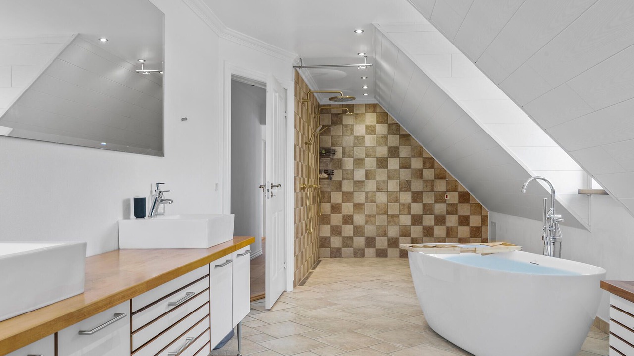 Photo of Bathroom in Rodding
