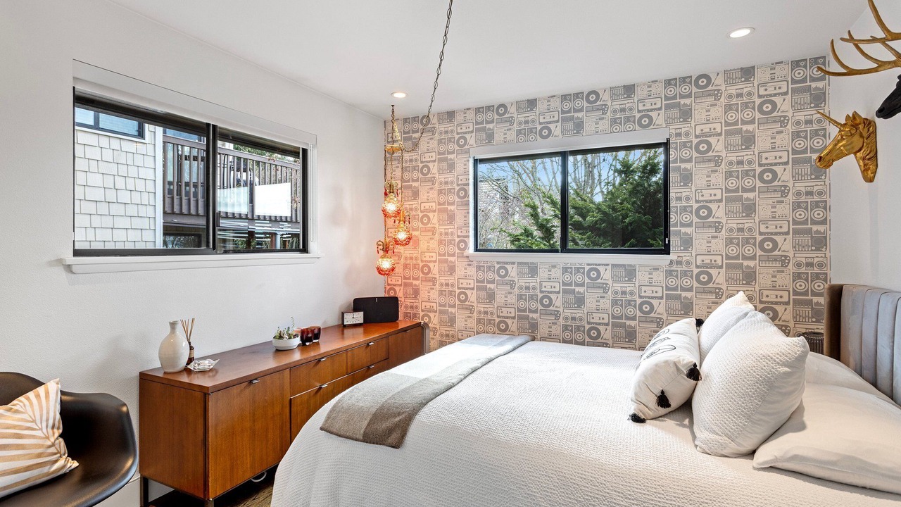 Photo of Bedroom in Fauntleroy