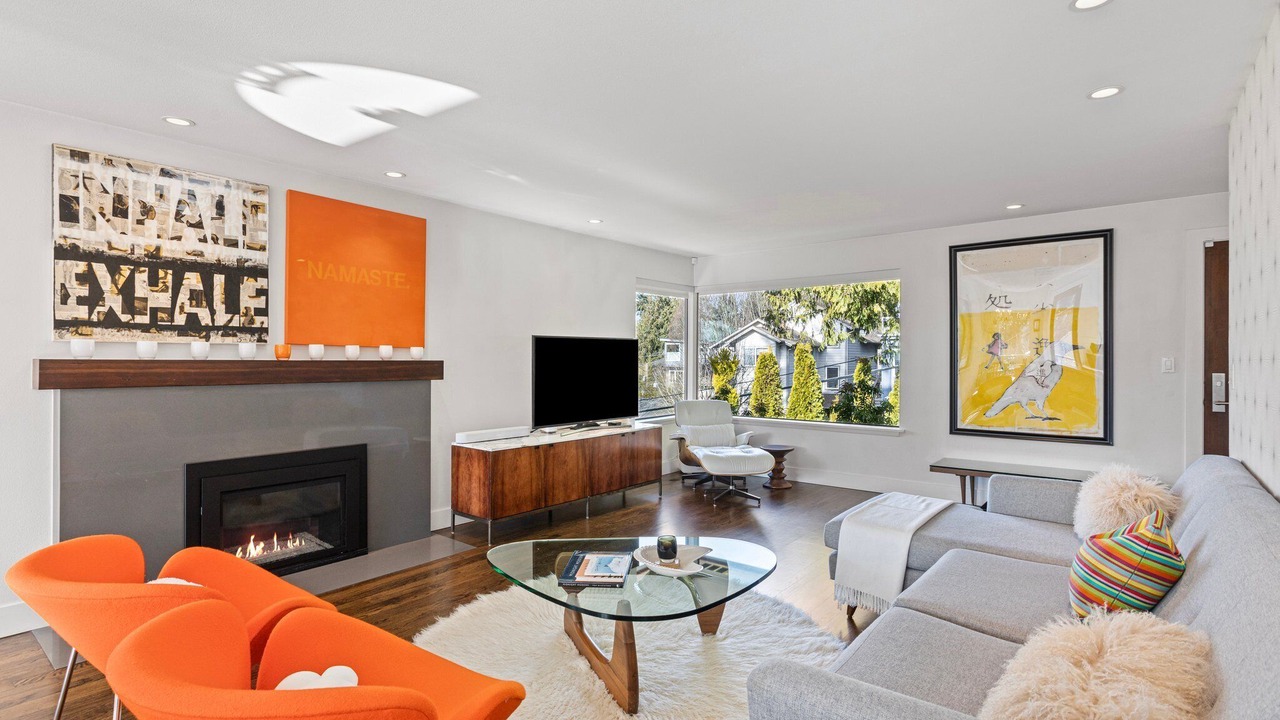 Photo of Livingroom in Fauntleroy