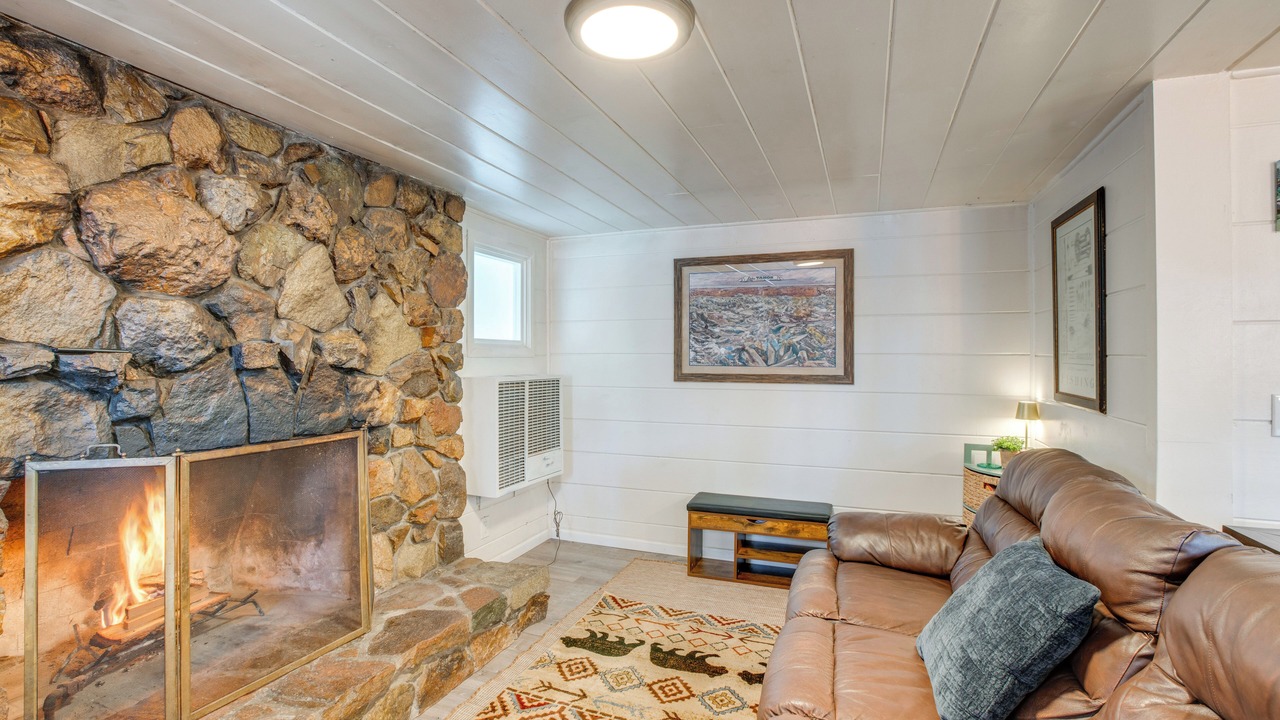 Photo of Livingroom in Lincoln Park