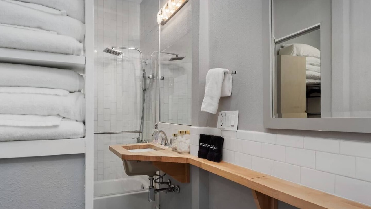 Photo of Bathroom in Shelby Hills