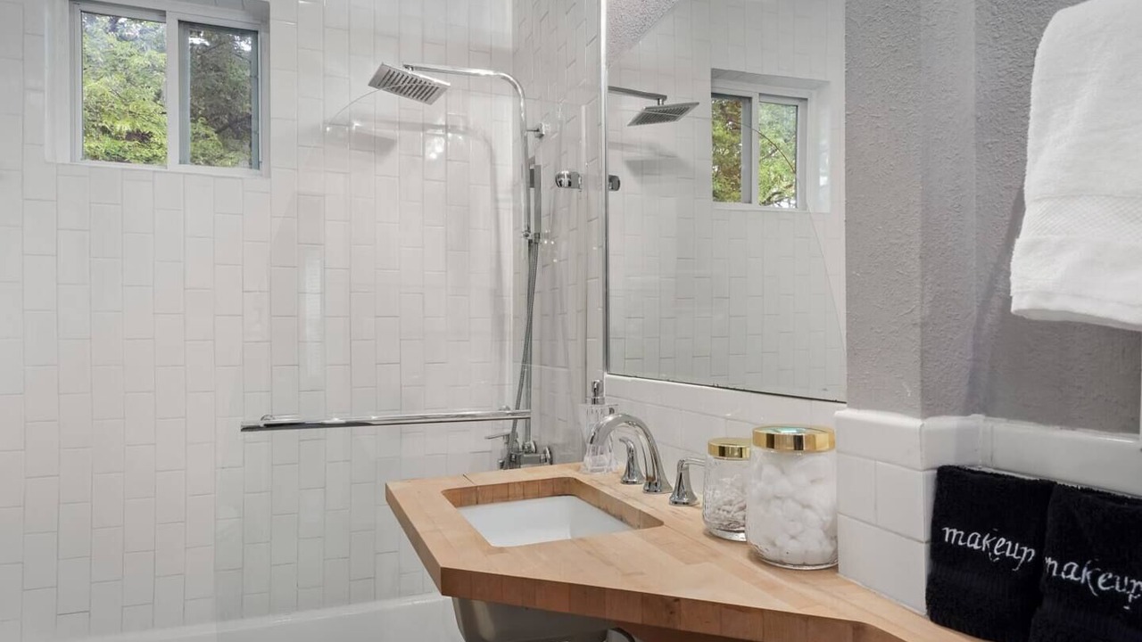 Photo of Bathroom in Shelby Hills