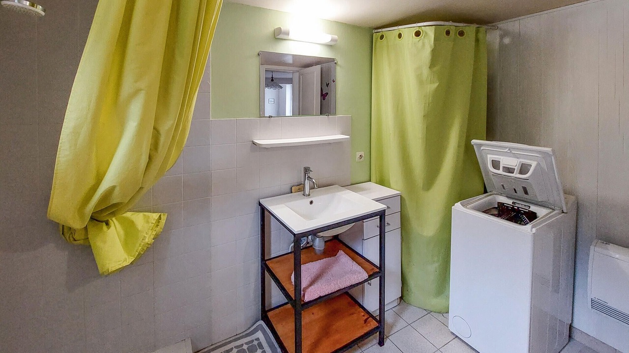 Photo of Bathroom in Montliard