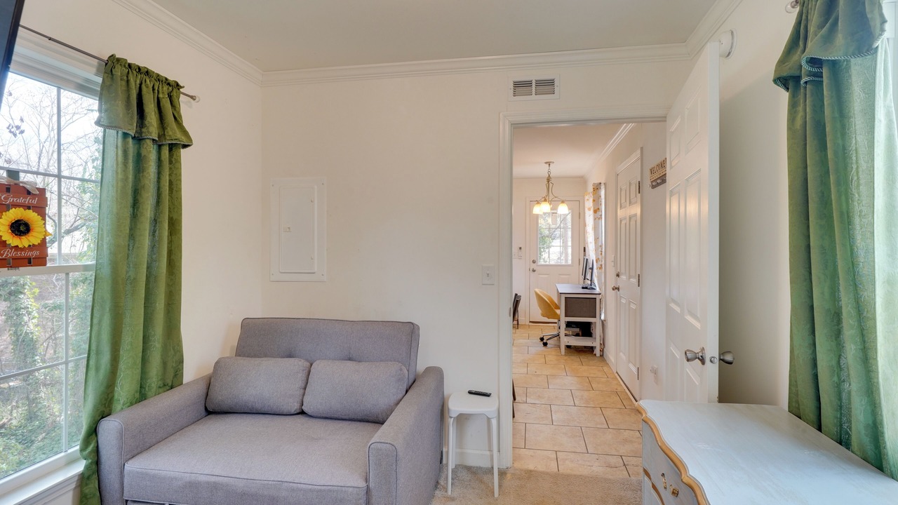 Photo of Livingroom in South Boston