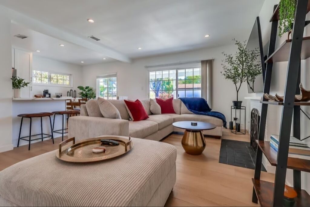 Photo of Livingroom in Madrona