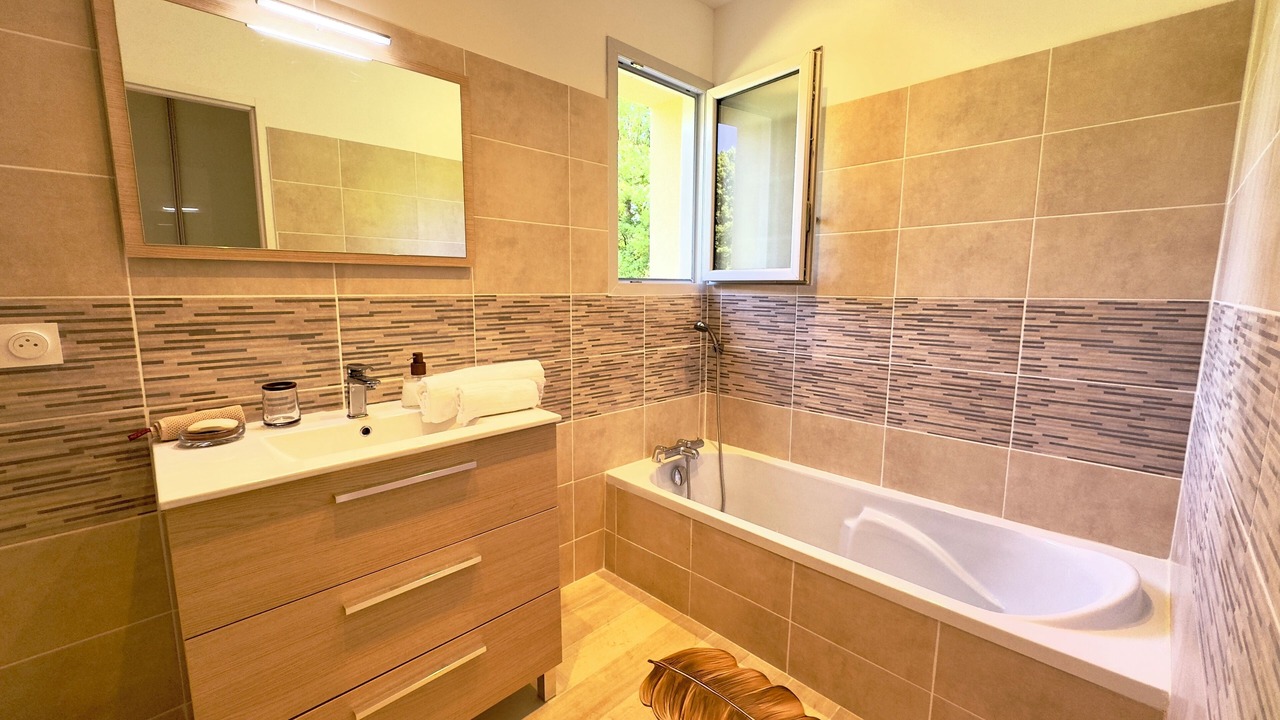Photo of Bathroom in Feytiat