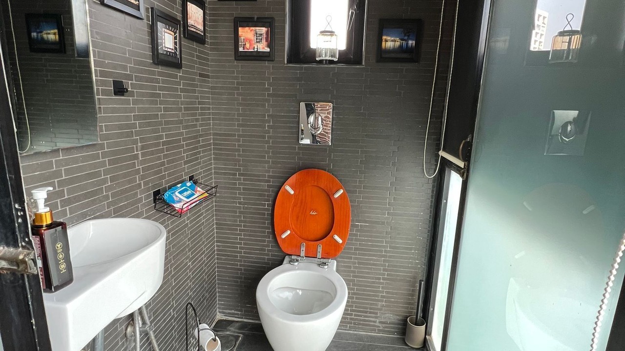 Photo of Bathroom in Prabhadevi