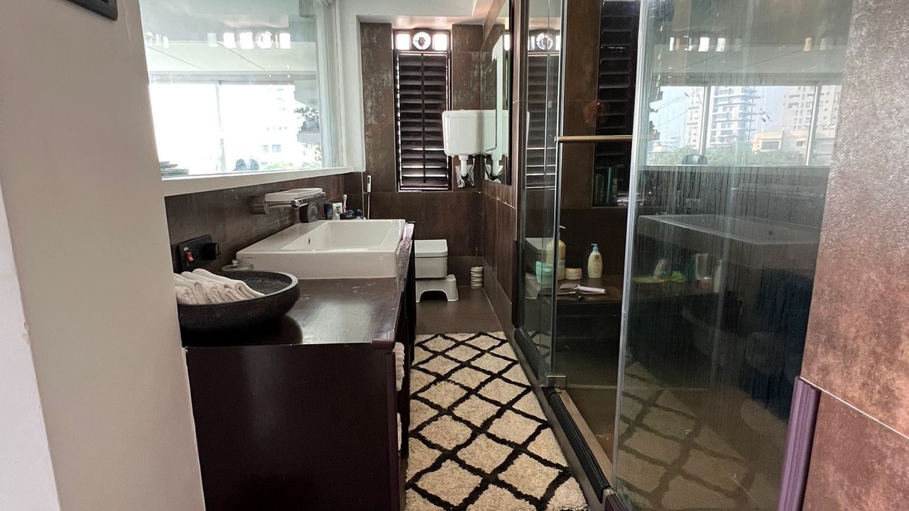 Photo of Bathroom in Prabhadevi