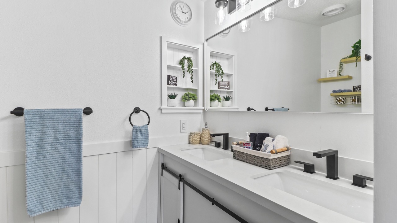 Photo of Bathroom in Cutthroat Harbor Estates