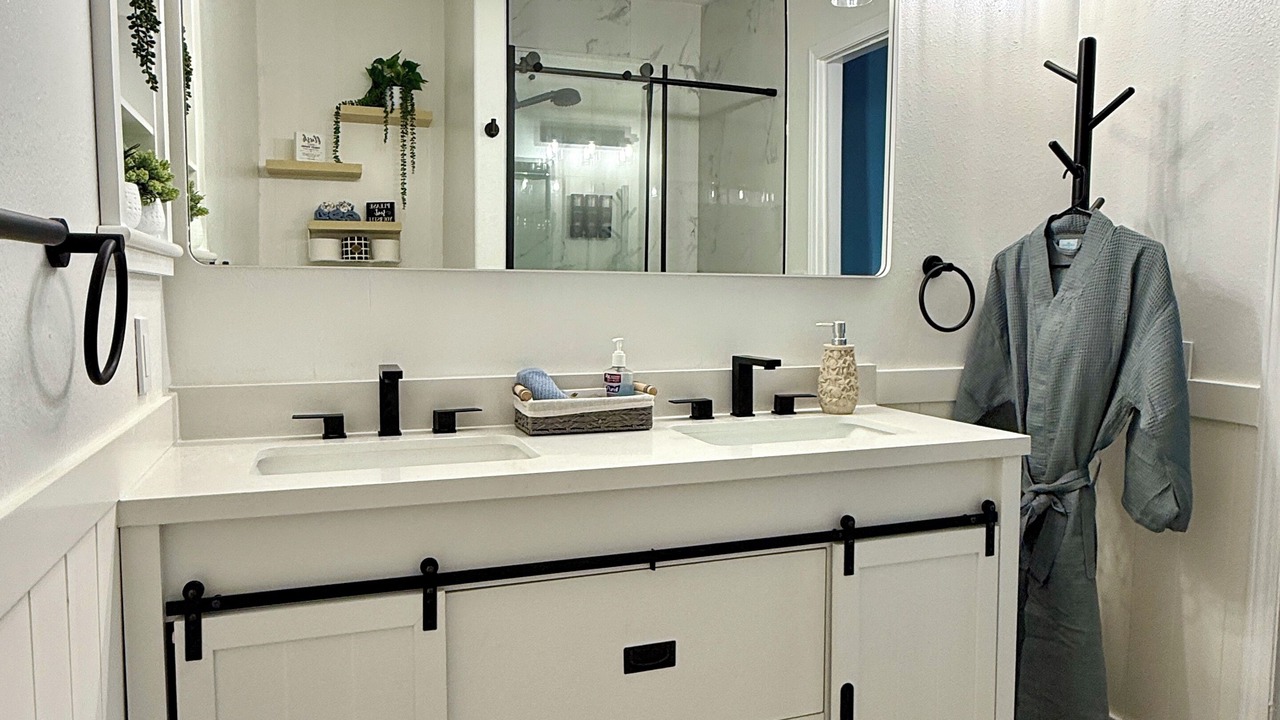 Photo of Bathroom in Cutthroat Harbor Estates