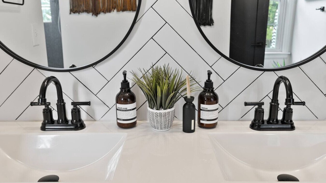 Photo of Bathroom in Shelby Hills