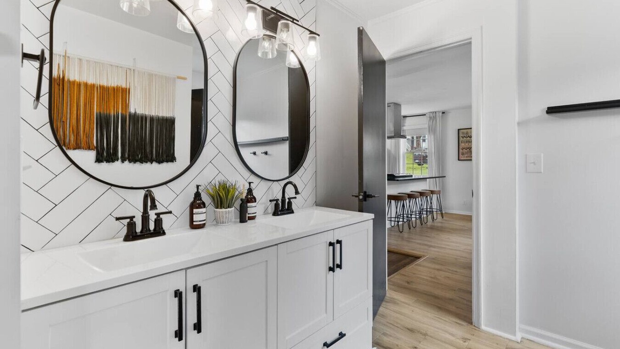 Photo of Bathroom in Shelby Hills