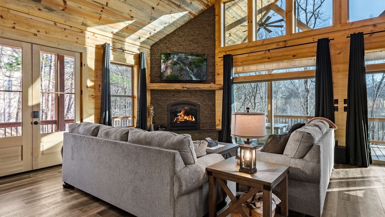 Photo of Livingroom in Young Harris