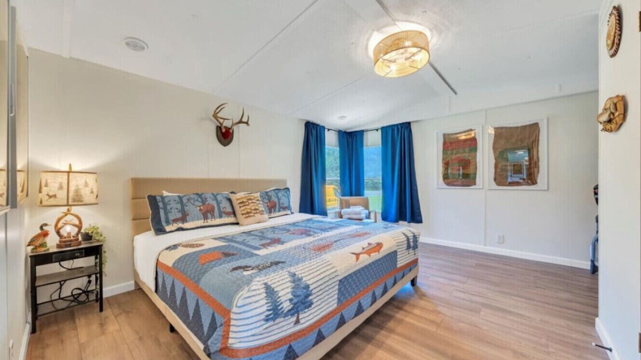 Photo of Bedroom in Scottsburg