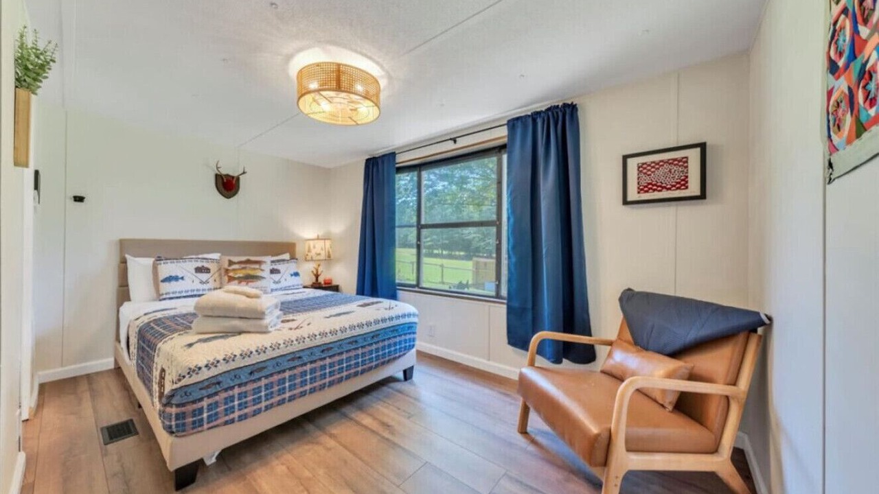 Photo of Bedroom in Scottsburg