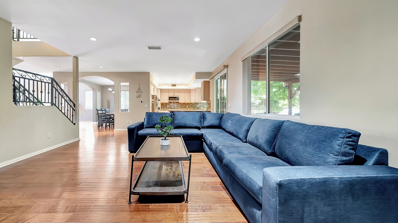 Photo of Livingroom in Tarzana