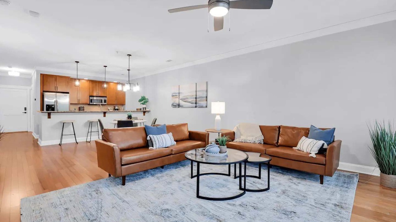 Photo of Livingroom in Old West Broad Neighborhood