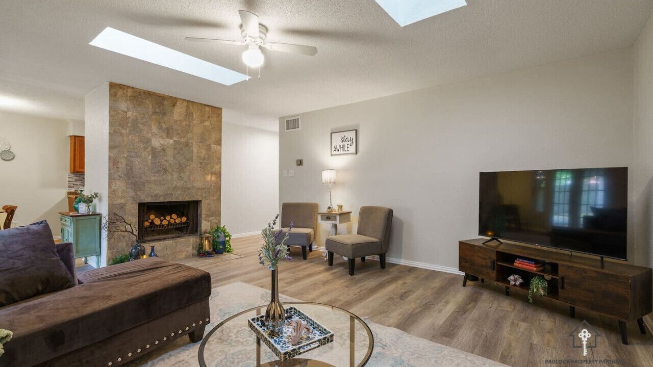Photo of Livingroom in Grand Prairie