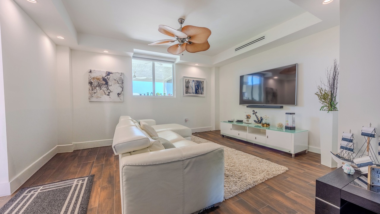 Photo of Livingroom in Sexton Cove Estates