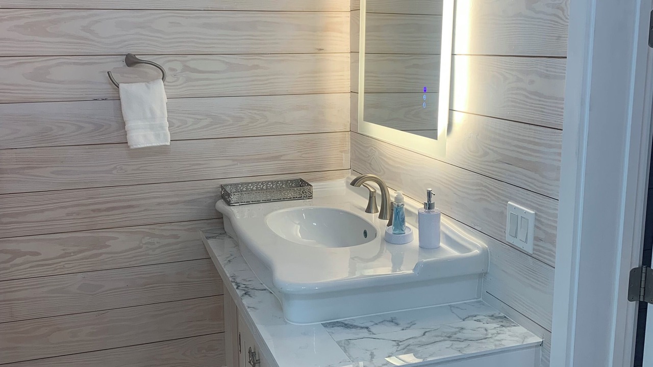 Photo of Bathroom in Lubbers Quarters Cay