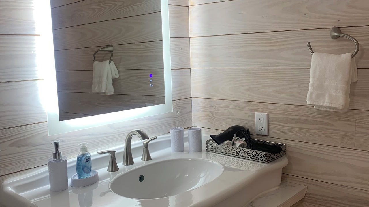 Photo of Bathroom in Lubbers Quarters Cay