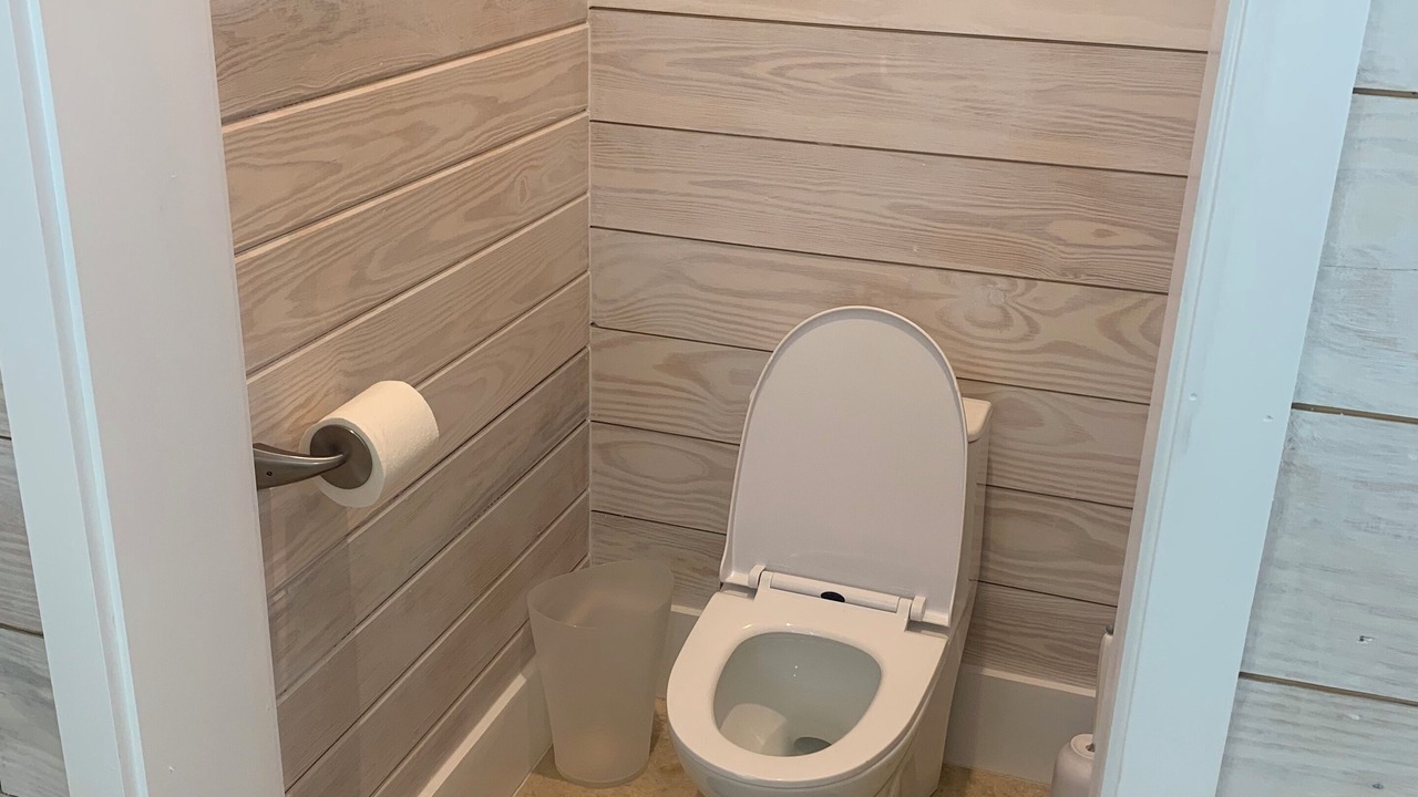 Photo of Bathroom in Lubbers Quarters Cay