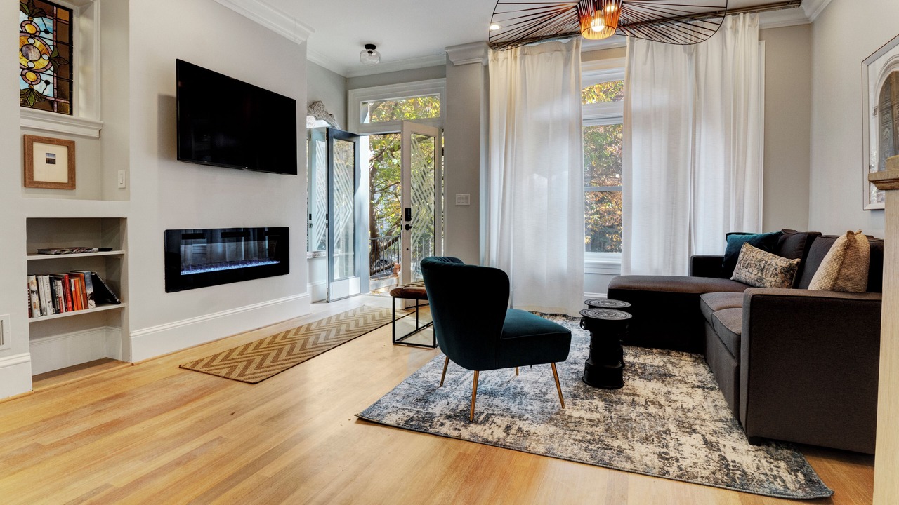 Photo of Livingroom in Dupont Circle